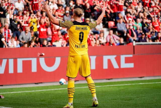 足球篮球-哈兰德2射1传导演逆转 名宿：为了德甲，请留在他！